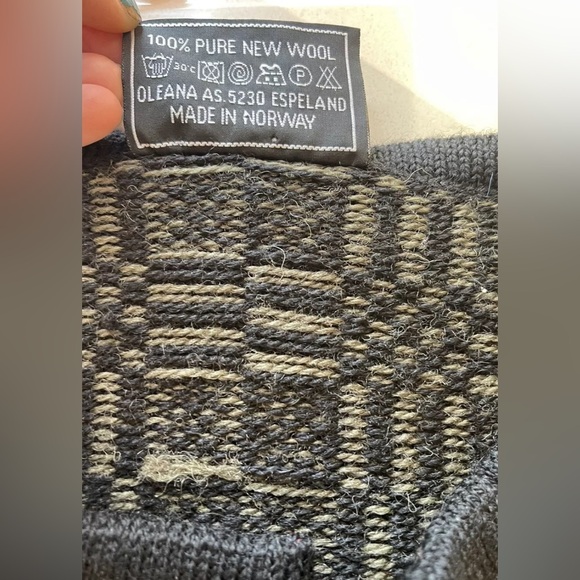 Oleana Made In Norway 100% Soft Wool Geometric Cardigan, Size Medium, New, $550 - Picture 5 of 10